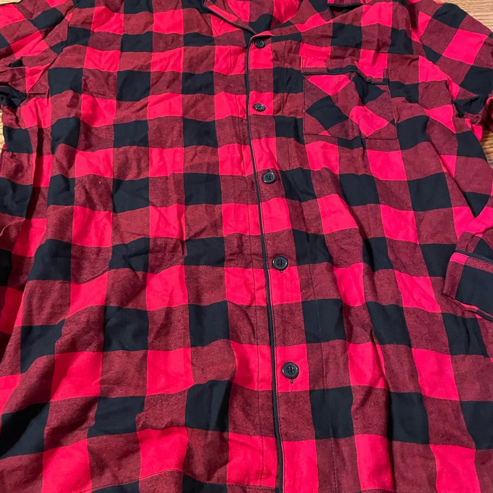 Christmas pjs
Buffalo Plaid 2 pc sleep wear - Picture 15 of 15